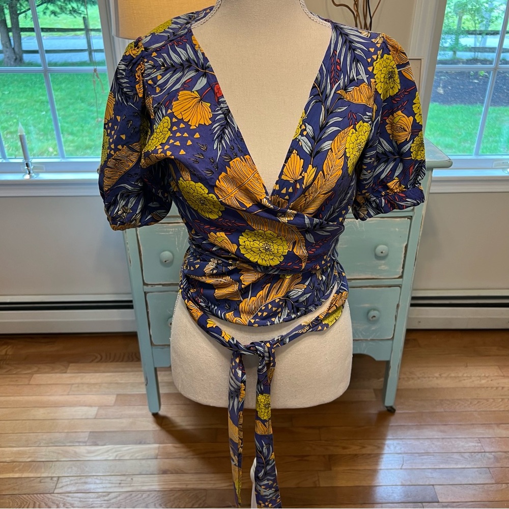 XIX royal blue floral top with long ties. Made in India. 100% Rayon. Medium B18